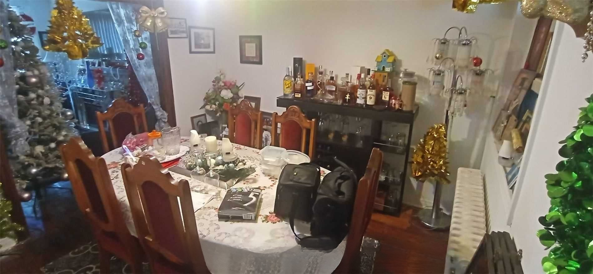 Separate dining room before renovation