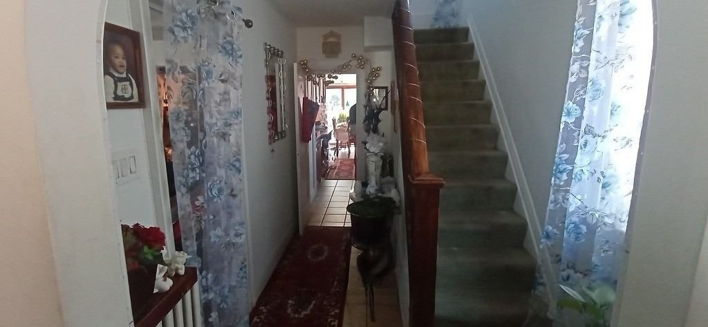 Closed-off entry hallway before renovation